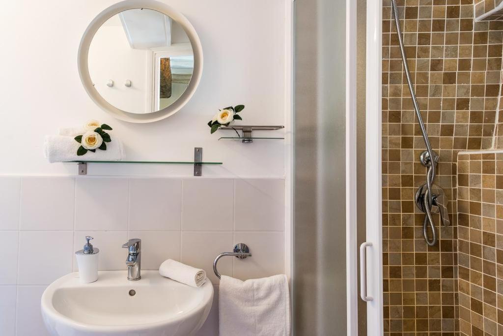 Lyon Apartment Anfiteatro Square, Lucca Buitenkant foto