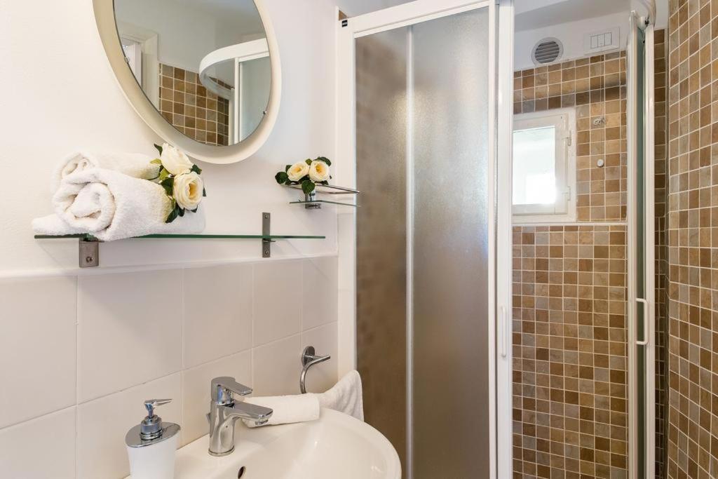 Lyon Apartment Anfiteatro Square, Lucca Buitenkant foto